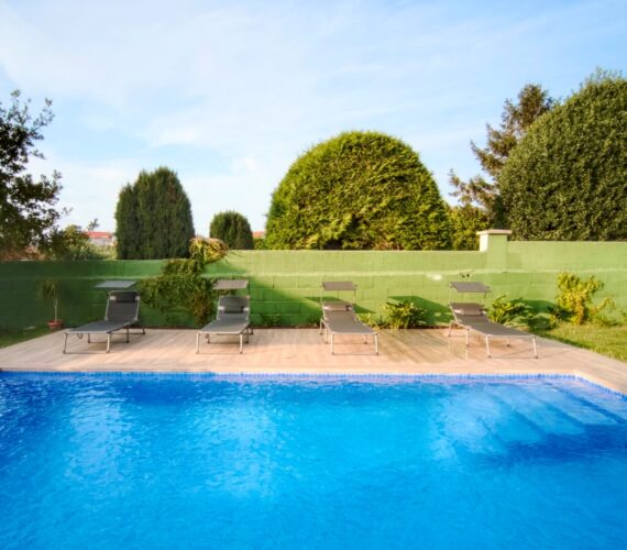 Las mejores casas de Aquiler Turísticas  con piscina en Cambados para grupos hasta  10 personas.